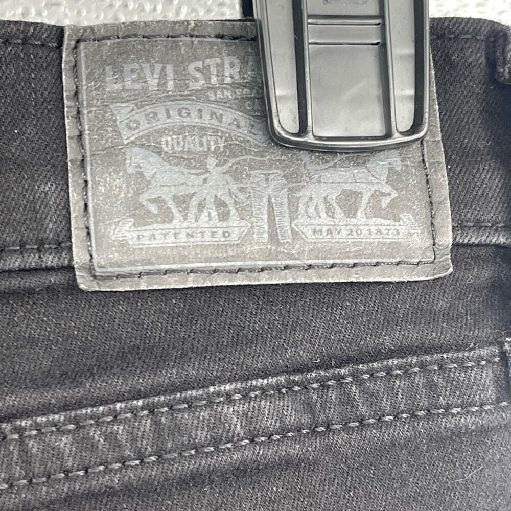 Levi’s 314 Shaping Straight Black Women’s Jeans Mid Rise Tummy Control 30x32 - Picture 9 of 15